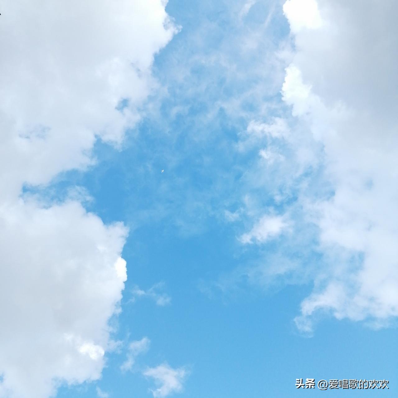 我现在每天下班都是走三四公里路才回家。但是，昨天我下班儿手上提了好多东西，太重了