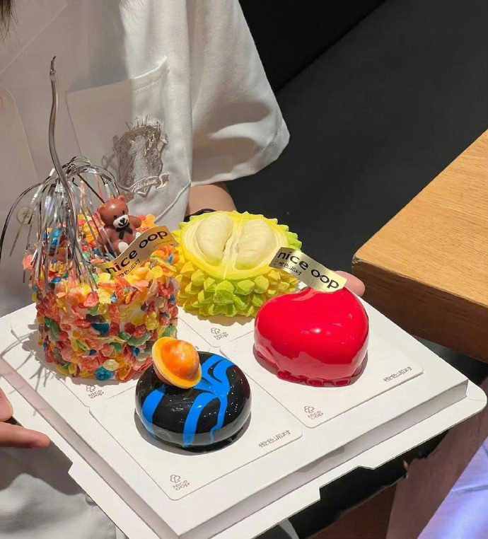 没人愿意去扶持一个毫无价值的人，所以你要经营好自己，就算跌入谷底也要有与人交换的