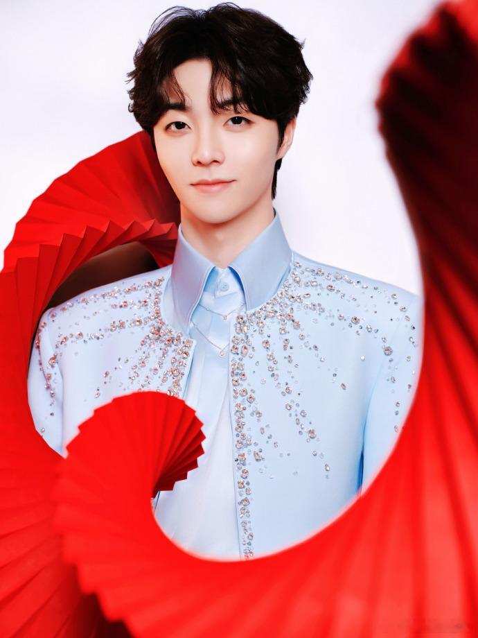 陈立农歌声能打被陈立农今晚的歌声狠狠圈粉！在《宝岛恋歌》里，他的嗓音和经典旋律适