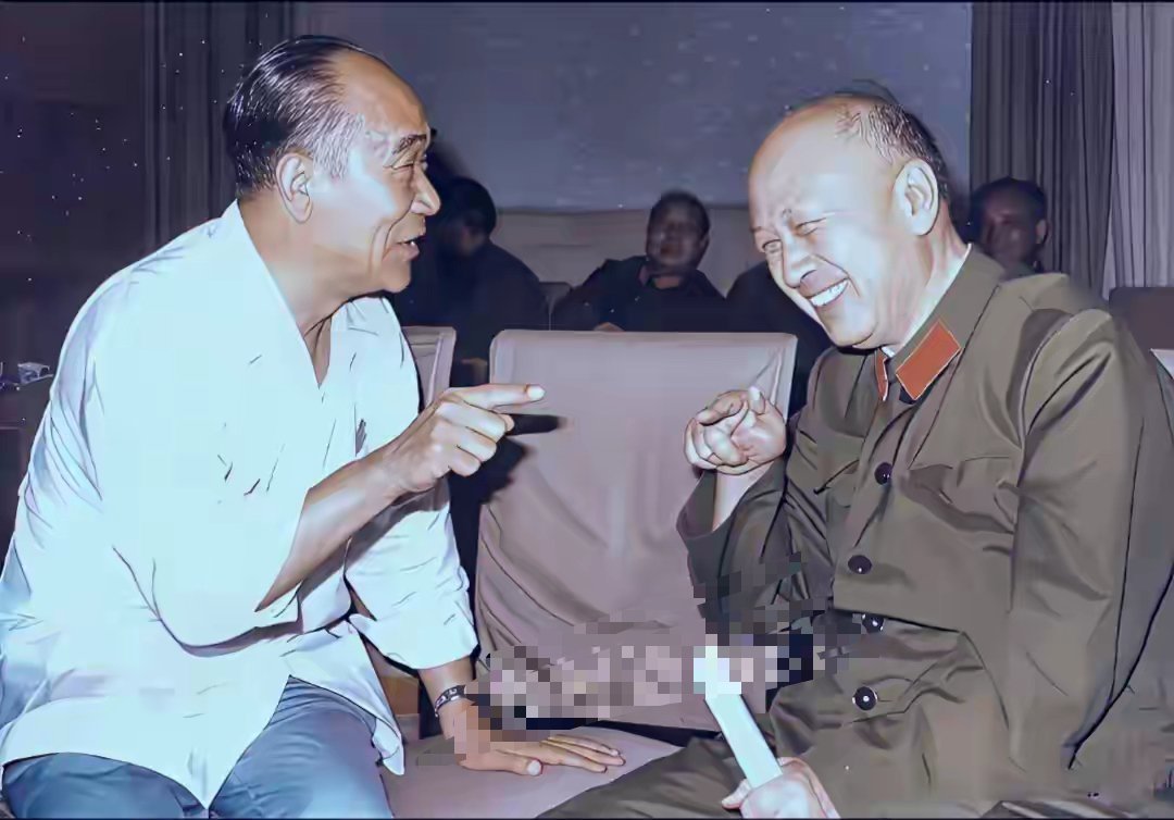 80年代，钱学森被相声大师侯宝林的幽默风趣，逗的开怀大笑