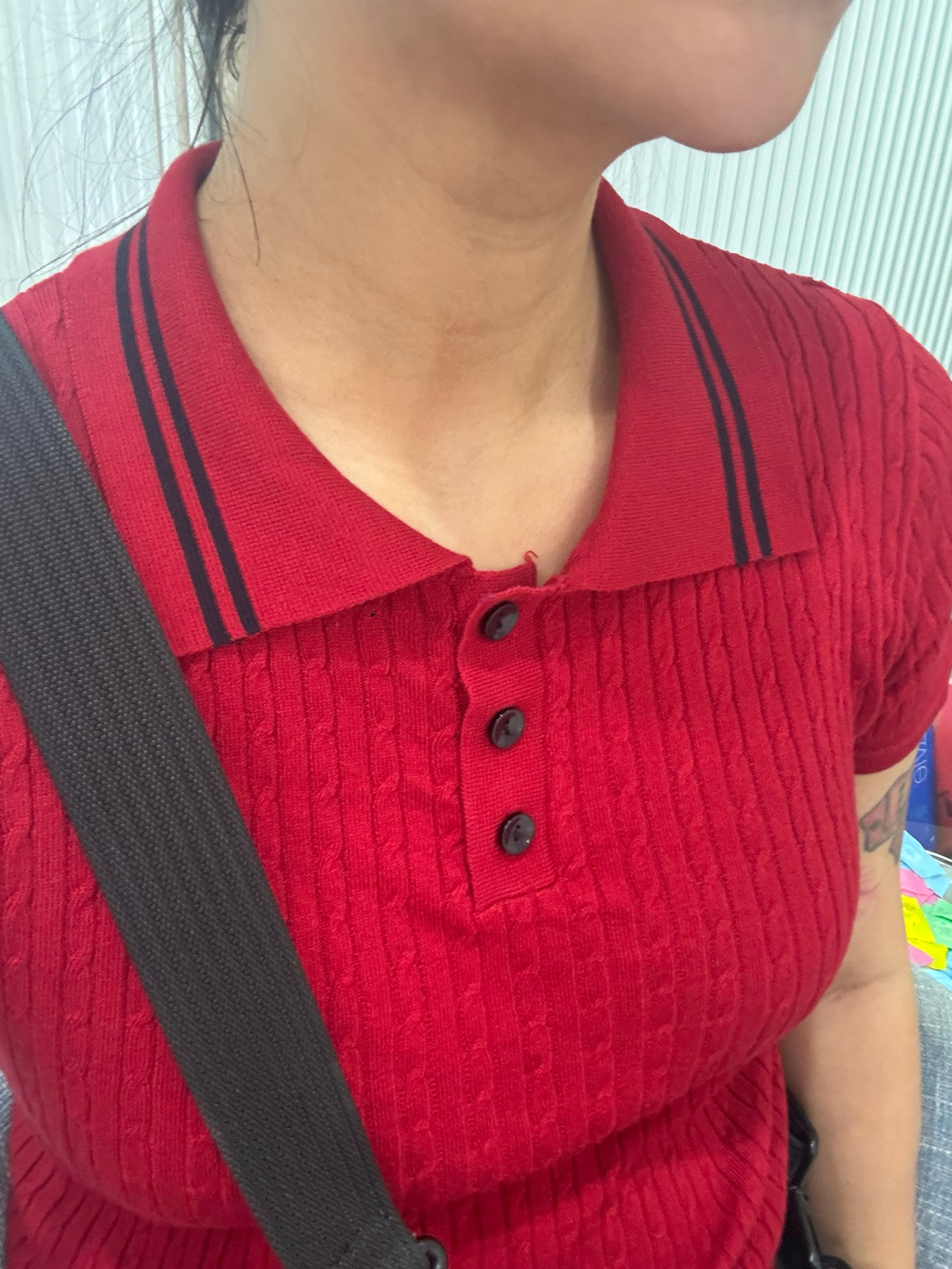 以后要不我还是听大家的吧 不让我留这个红的 我还是穿了到了打嗨体的医院就俩人找我
