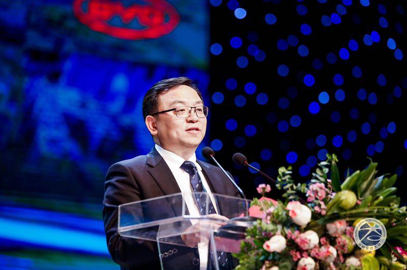 比亚迪就是世界上新能源车的“苹果公司”。
看了一个视频，是2025年4月份某来李