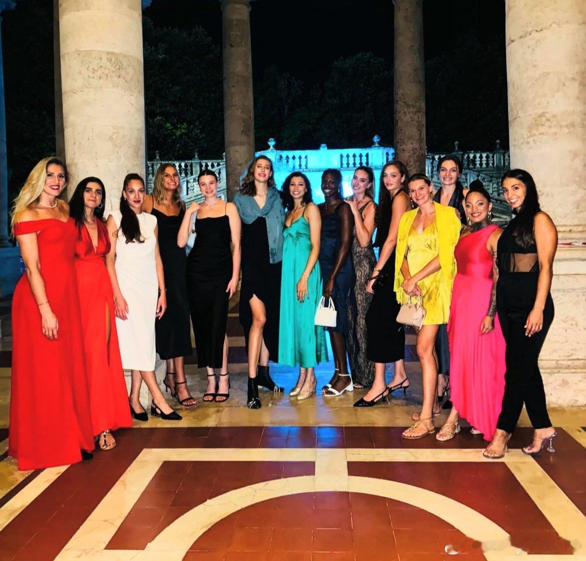 📸🇮🇹斯坎迪奇的名模们#女排[超话]# ​​​