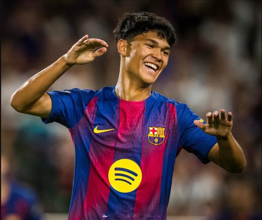 罗马诺消息，巴黎已经为德罗提供合同，这名新星将离开巴萨。巴黎目前正努力签下这名1