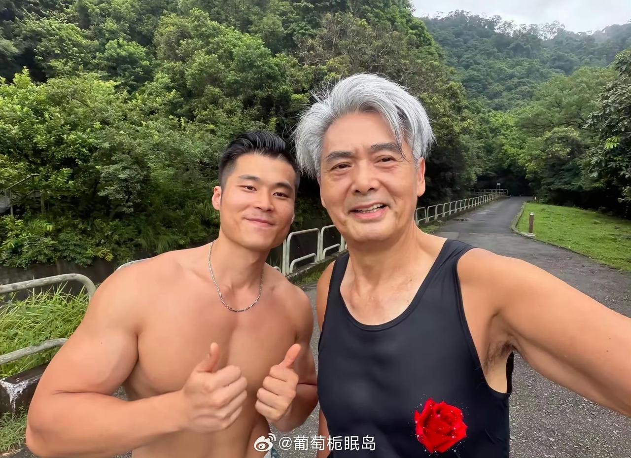 朋友发来她女儿的朋友圈截图，配文是：“我今年就是二十六，比十六岁更勇敢、更自由、