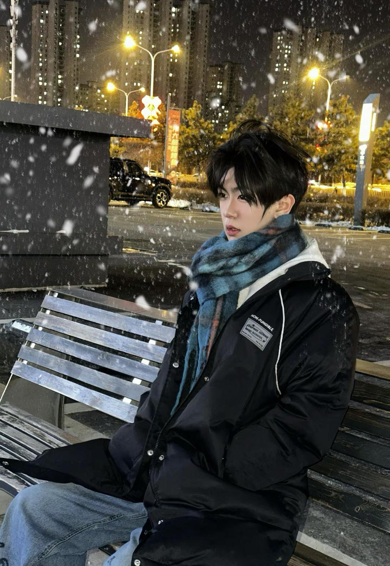 雪花多舍不得冬天 像我舍不得和你说再见