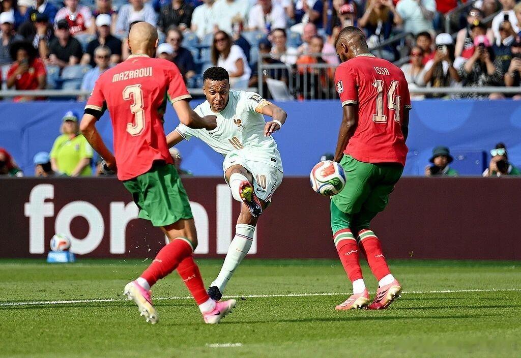 四年前半决赛，法国2-0摩洛哥。四年后1/4决赛，法国2-0摩洛哥。历史总是惊人
