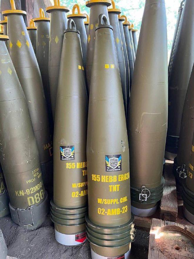 一名乌克兰军官在社交媒体上表示，他第一次从炮兵那里听说他们有足够的不同类型炮弹，