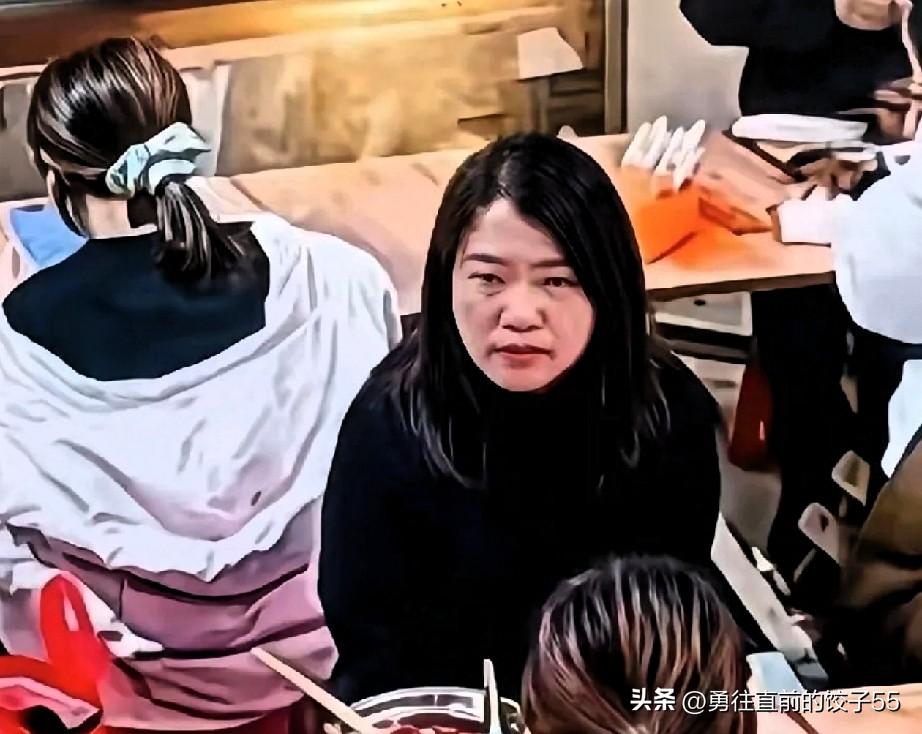 泼汤事件中，最受影响的不是那被泼的女孩，而是她的丈夫和孩子。说实话，换做任何一个