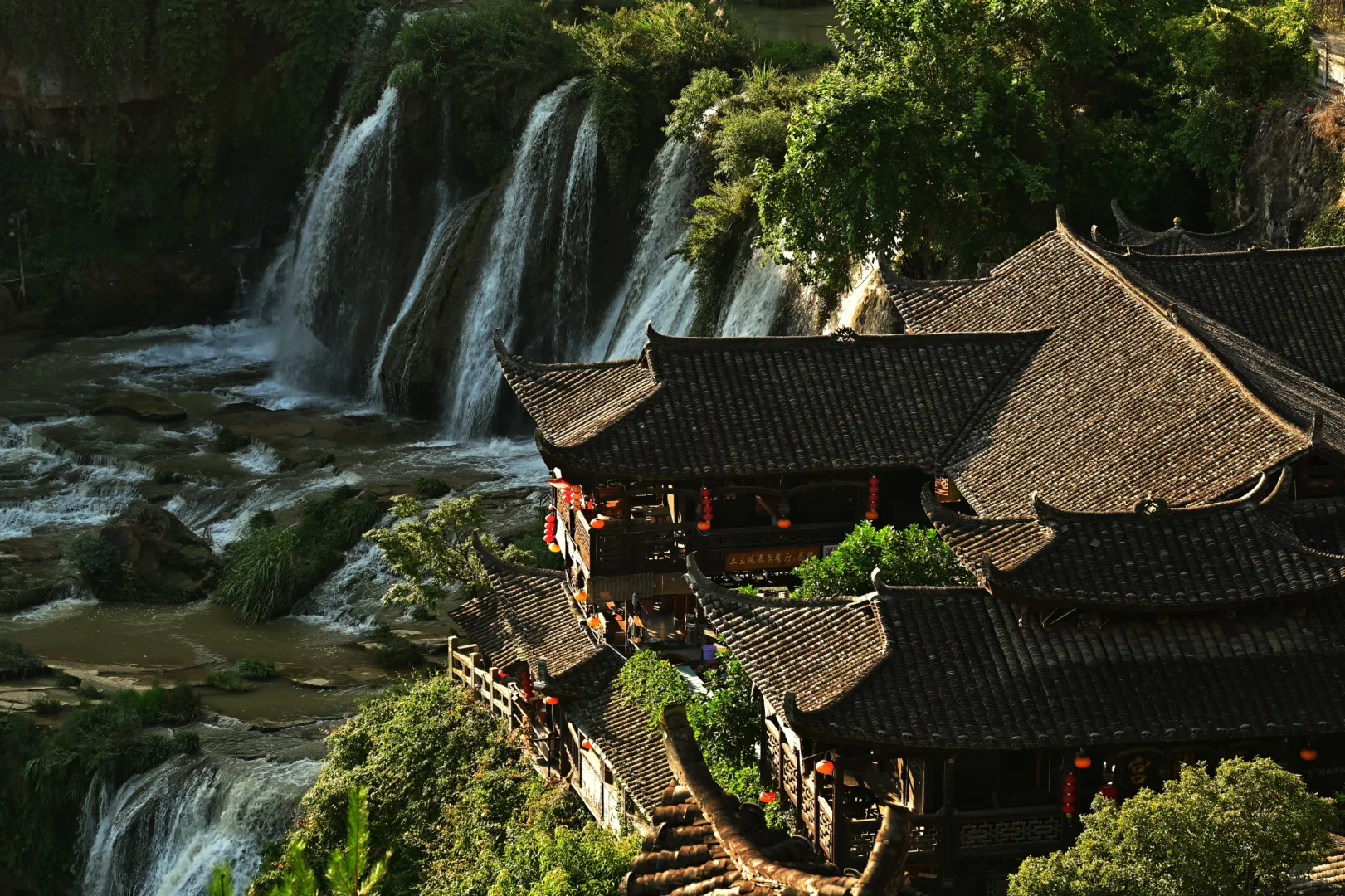 湖南湘西芙蓉镇，好像宋画