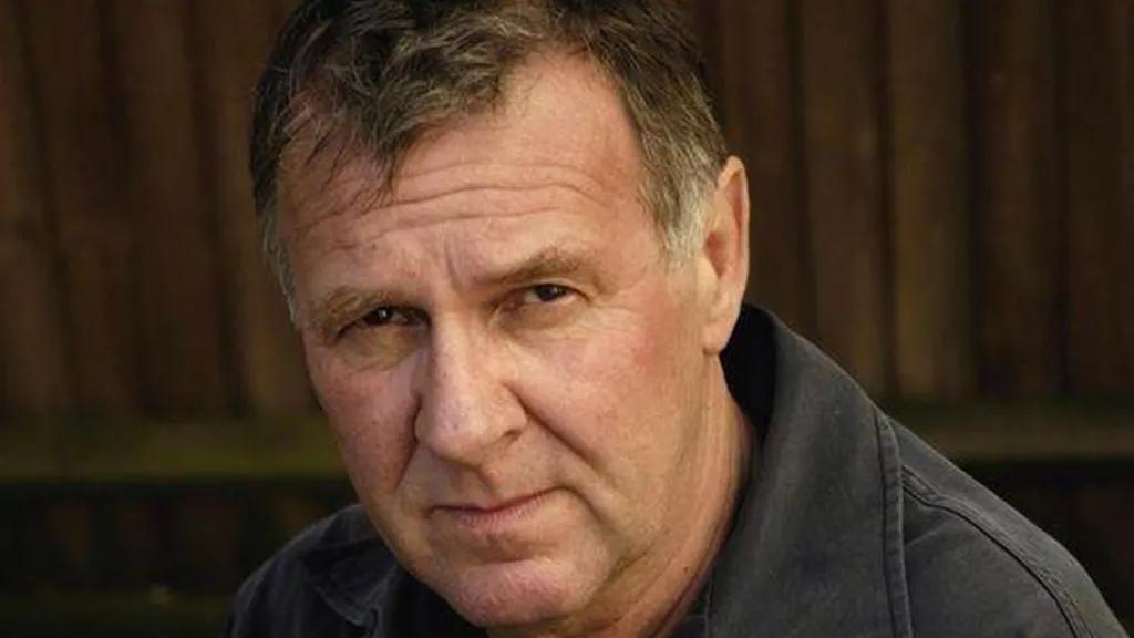 汤姆·威尔金森（Tom Wilkinson），出生于英国西约克郡的利兹，是一位才