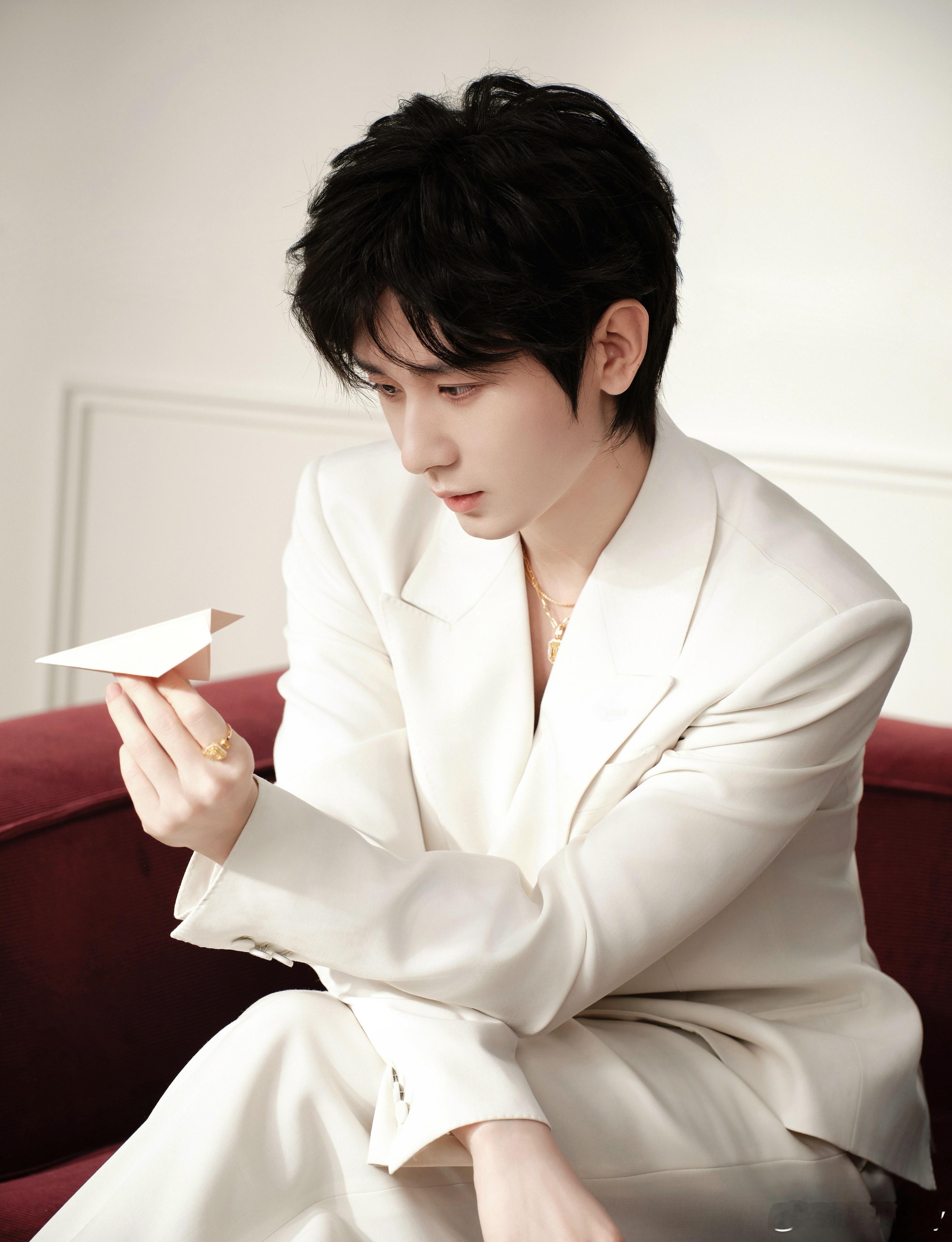 成毅珂润全球品牌代言人cy为成毅守护星愿你的心湖投射在勾画的剧本里镌刻成了生命标