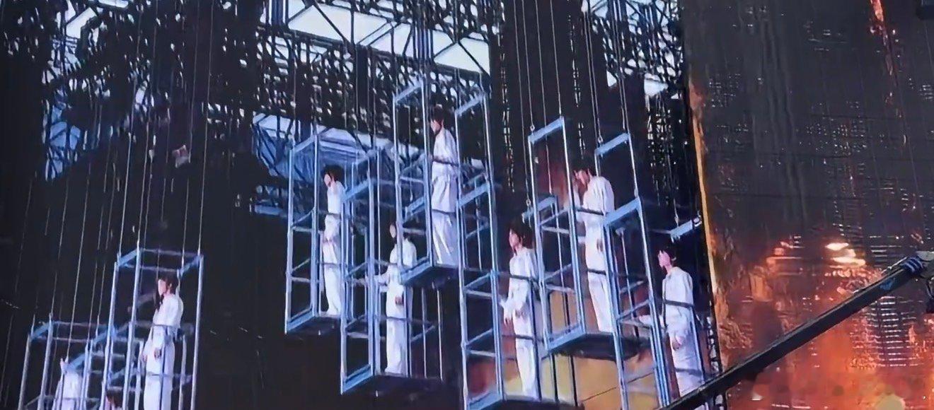tf四代开场从天而降tf四代五公开场大屏tf四代五公开场大屏，都很帅啊五公人气