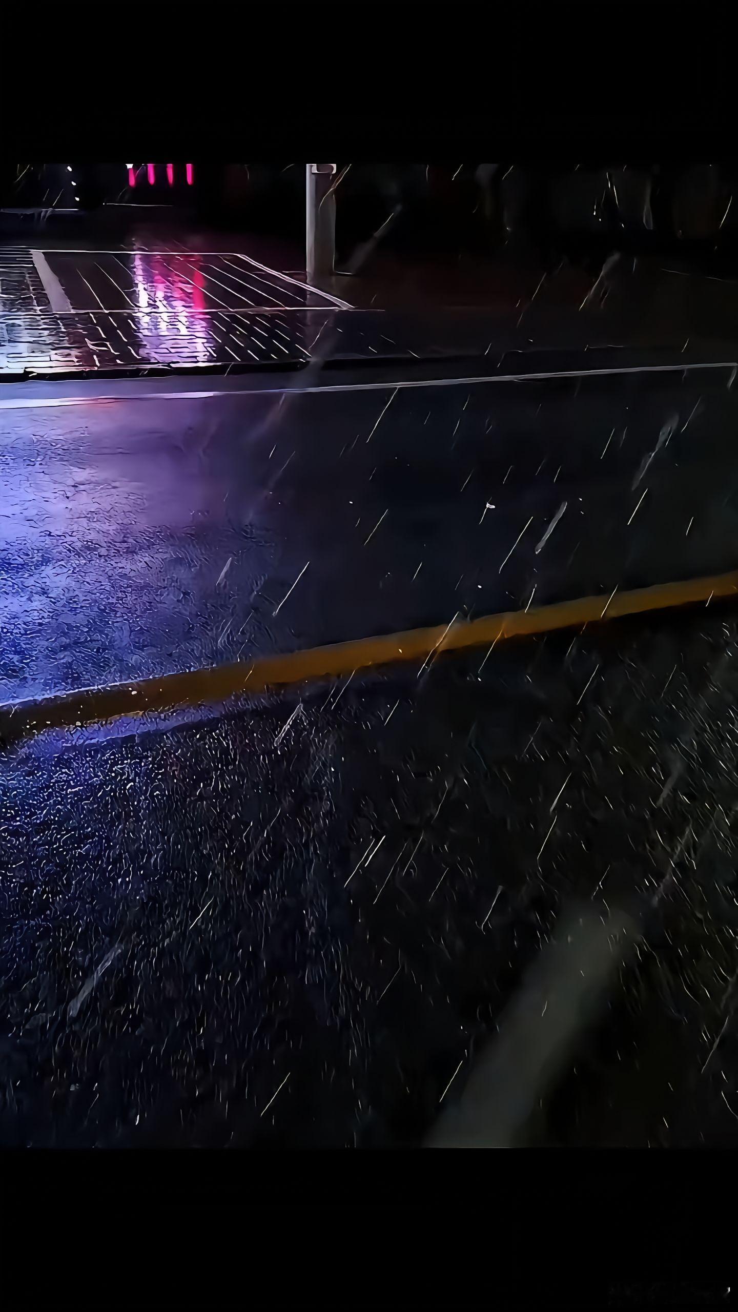 情感 有人撑腰时，安心当个废物也没事，没人撑腰时，自己就是最强的，有人管时，手破