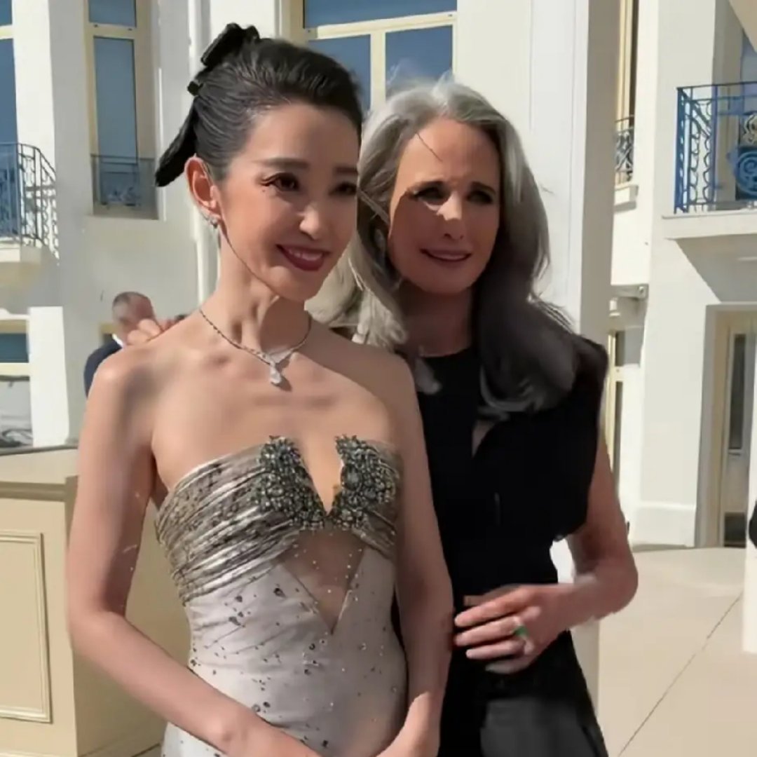 你敢相信这是现在的李冰冰吗？国外明星更会打扮自己，穿的都是自然得体的服装，知道岁