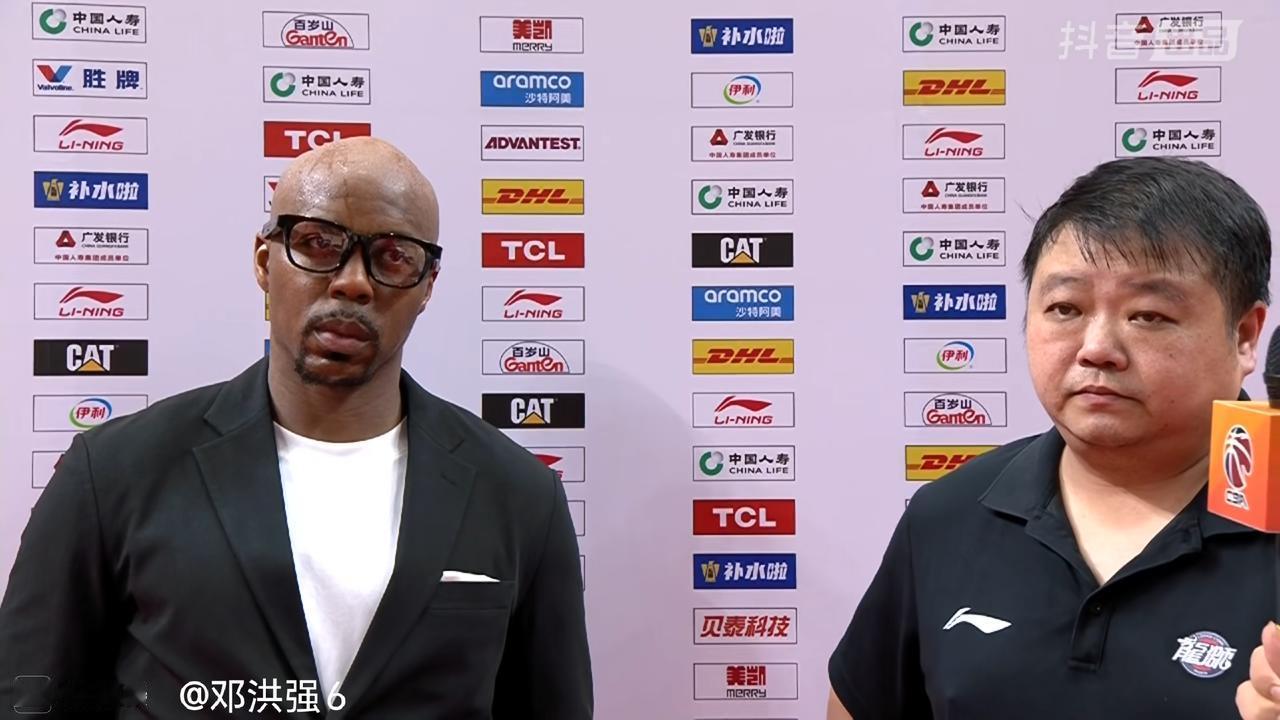 恭喜广州龙翀又取得一场胜利！
这样的比赛要不是有广东宏远球员徐昕在打比赛的话真的