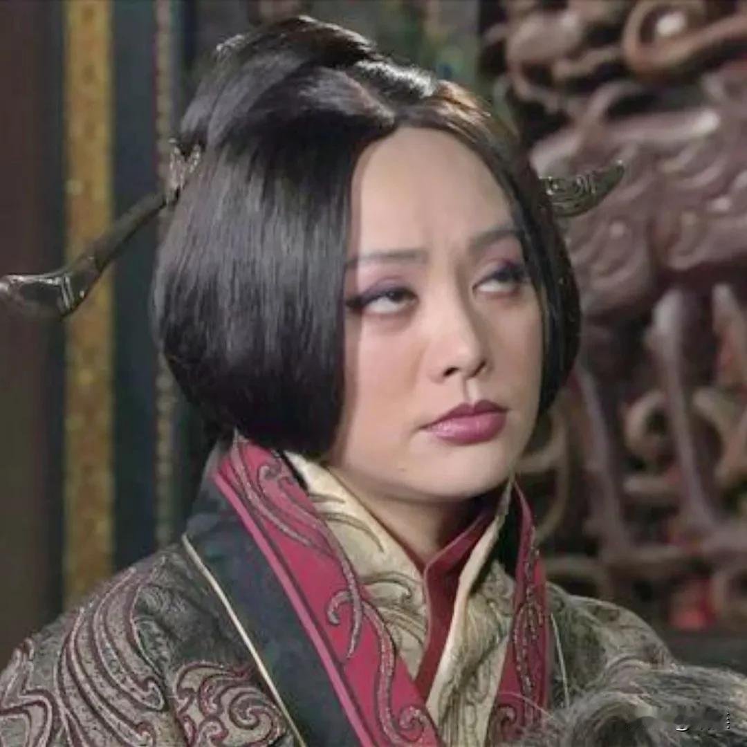 宣太后芈八子明明是楚国人，为啥帮着秦国攻击自己的母国？
其实答案很简单：楚国对芈