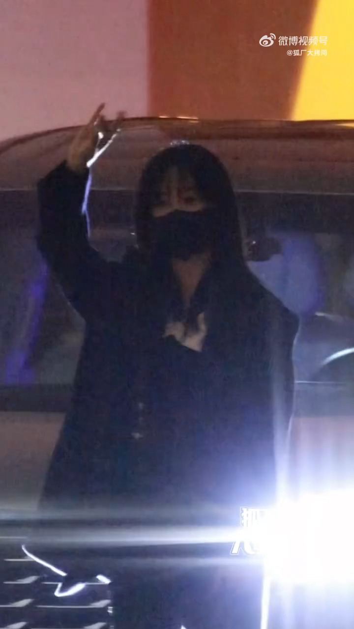 杨紫好久不见，氛围感的漂亮 