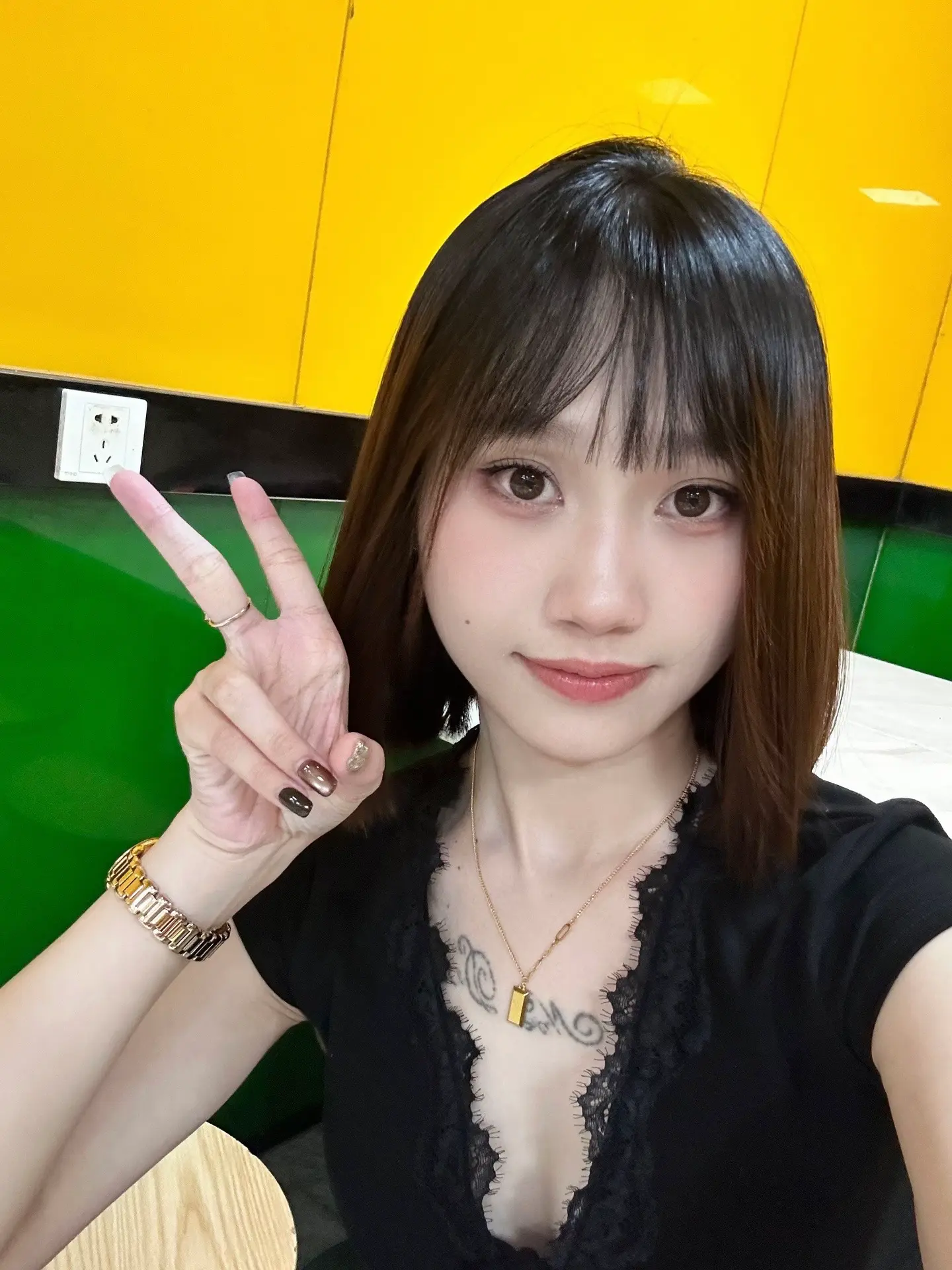 怎么会不累呢，一个人没有靠山，没有避风港，没有精神支柱，没有坏情绪的疏...