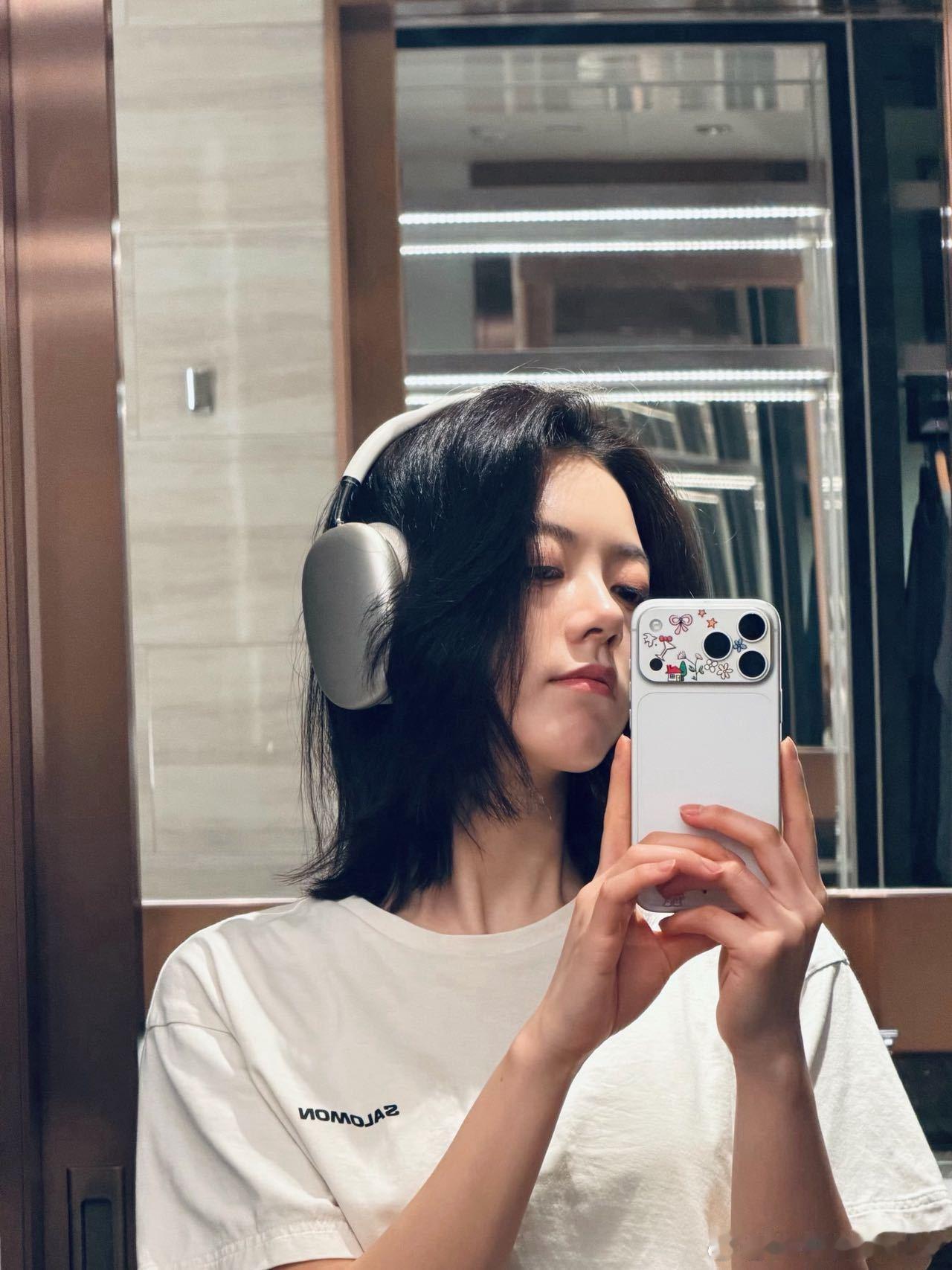 赵今麦整了个时兴的发型赵今麦剪短发也太明智了，整个人气质大变，清冷少年感直接拉满