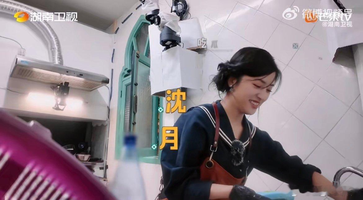 沈月吃瓜吃到自己头上中餐厅名场面中餐厅 沈月：本来想吐槽，结果成了被吐槽的人！林