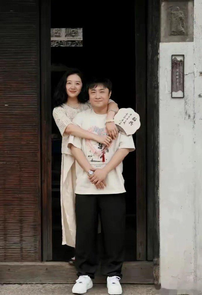 事实表明，即便妈妈无比美丽，爸爸的基因依旧有着强大的影响力，乔杉的两位千金真是丝