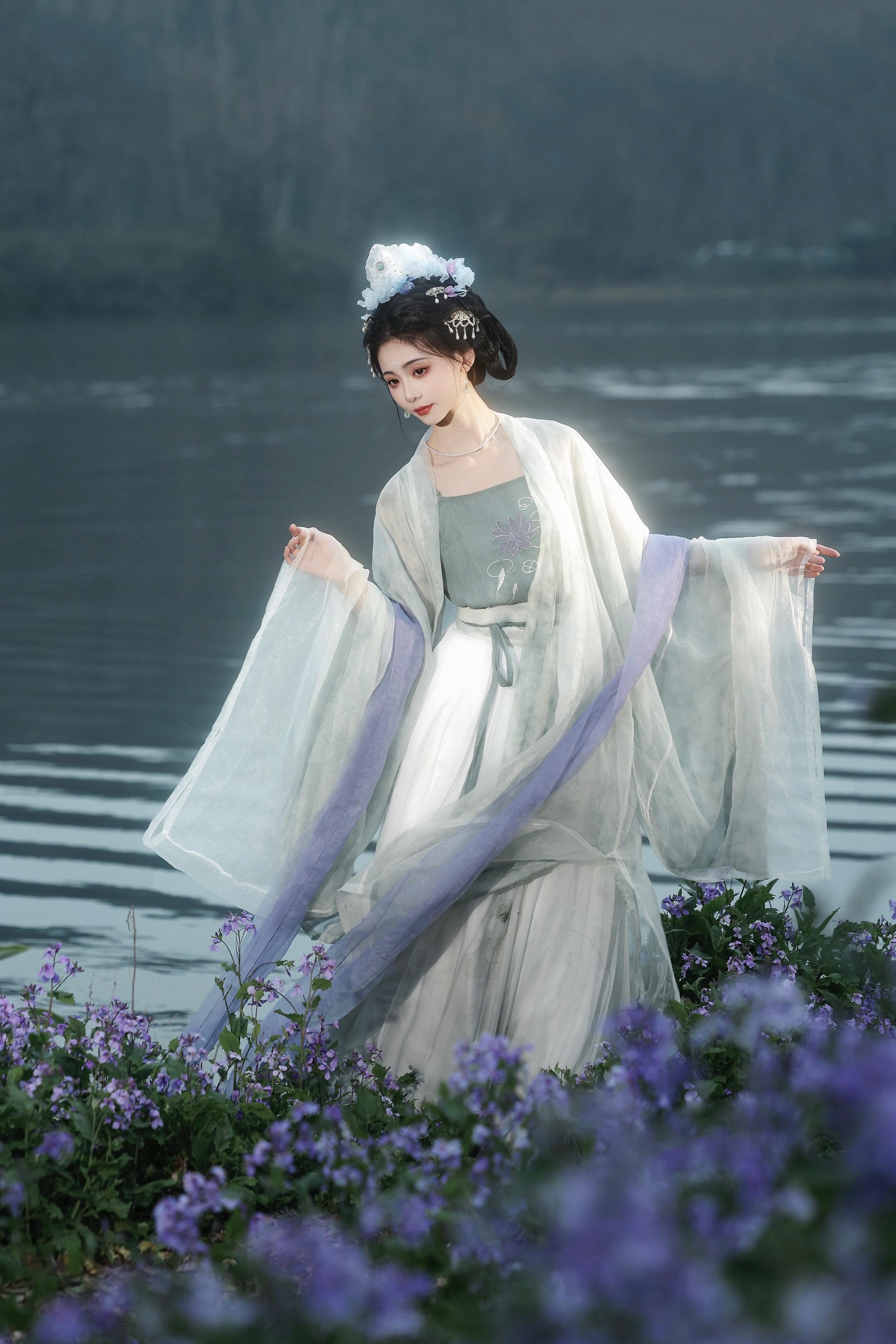 春天与宋制簪花。