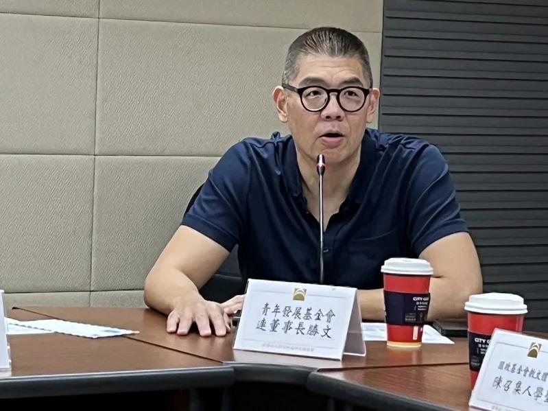 国民党前副主席连胜文今天指出，他从未担任过“中华奥林匹克委员会委员”，并说，为什