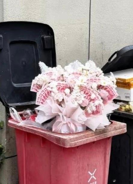 今早出门看见了的，拿还是不拿 