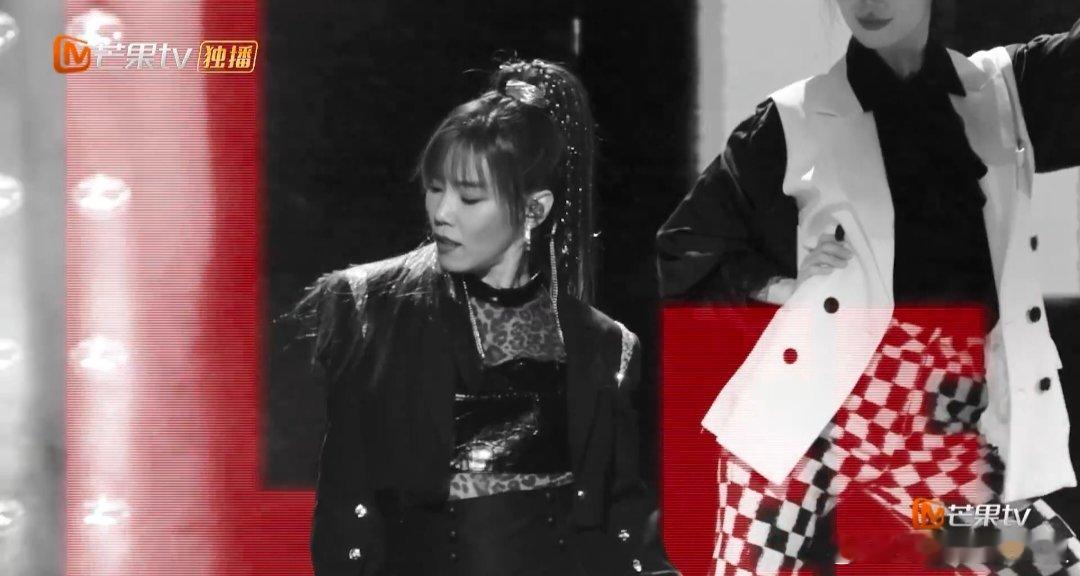 黄丽玲李佳薇唱跳BadBoy 声生不息 红色豹纹+高马尾+利落动作，这才是“Ba