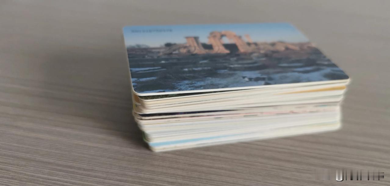 我今天在家里发现了这么多电话卡，都是我曾经打电话用掉的，可能当时觉得这些卡很好看