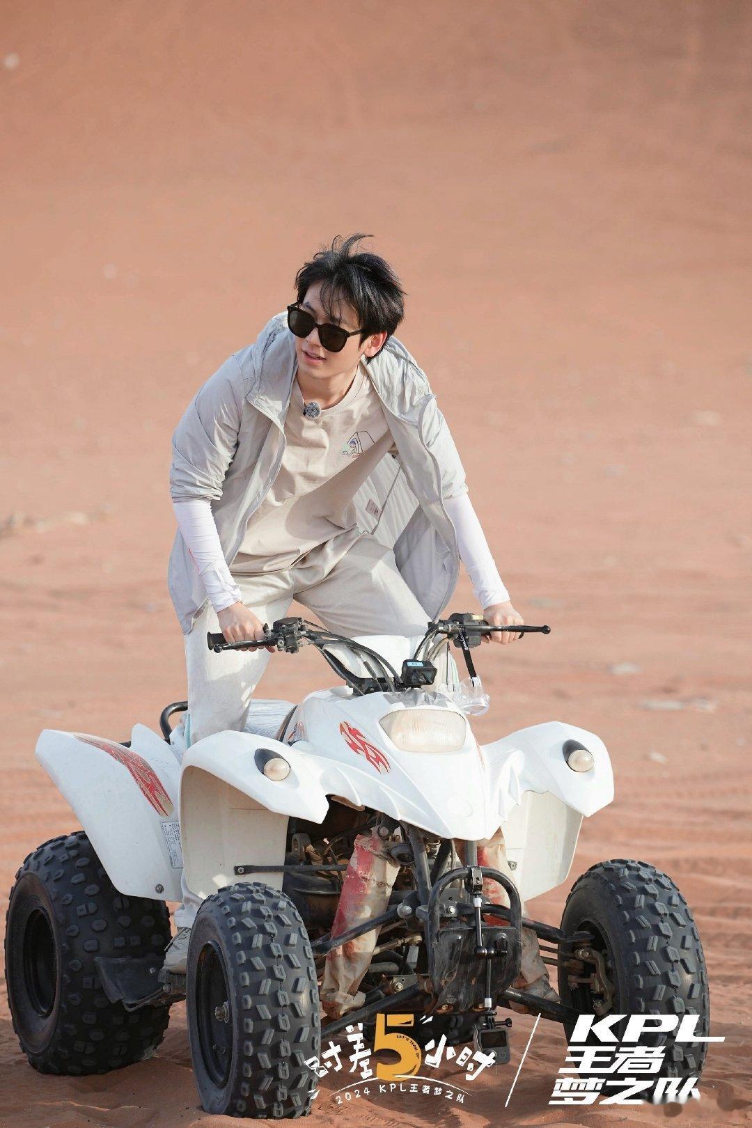 无畏NoFear 🍑心光自为引多远都无畏 “喜欢你是一场未完待续的电影  爱意