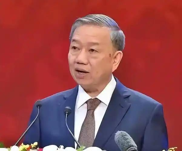 苏林坐了中国12小时高铁后，转头就在澳洲宣布升级全面战略伙伴。一边要中国转让铁路