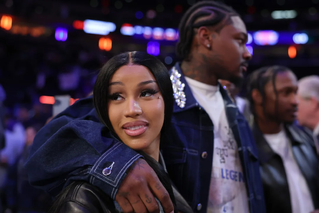 Cardi B 新男友是体育生！！