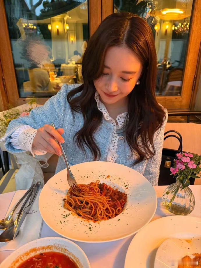 阚清子把系统都问懵了 ​​​阚清子在减了在减了 阚清子回应长胖，自侃光吃不长胖，