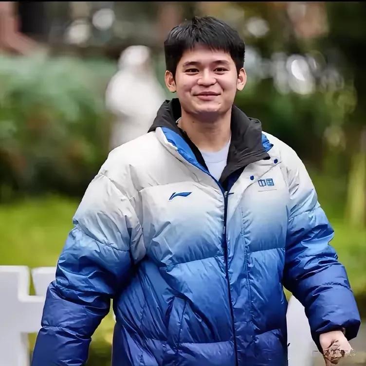 你敢相信吗？国乒未来竟在他手中！

第一，帅气阳光，充满活力。
第二，技战术全面