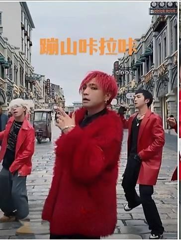 云南BIGBANG杀疯了！苞谷杆烧出顶流，全国文旅连夜抄作业
 
谁能想到，20