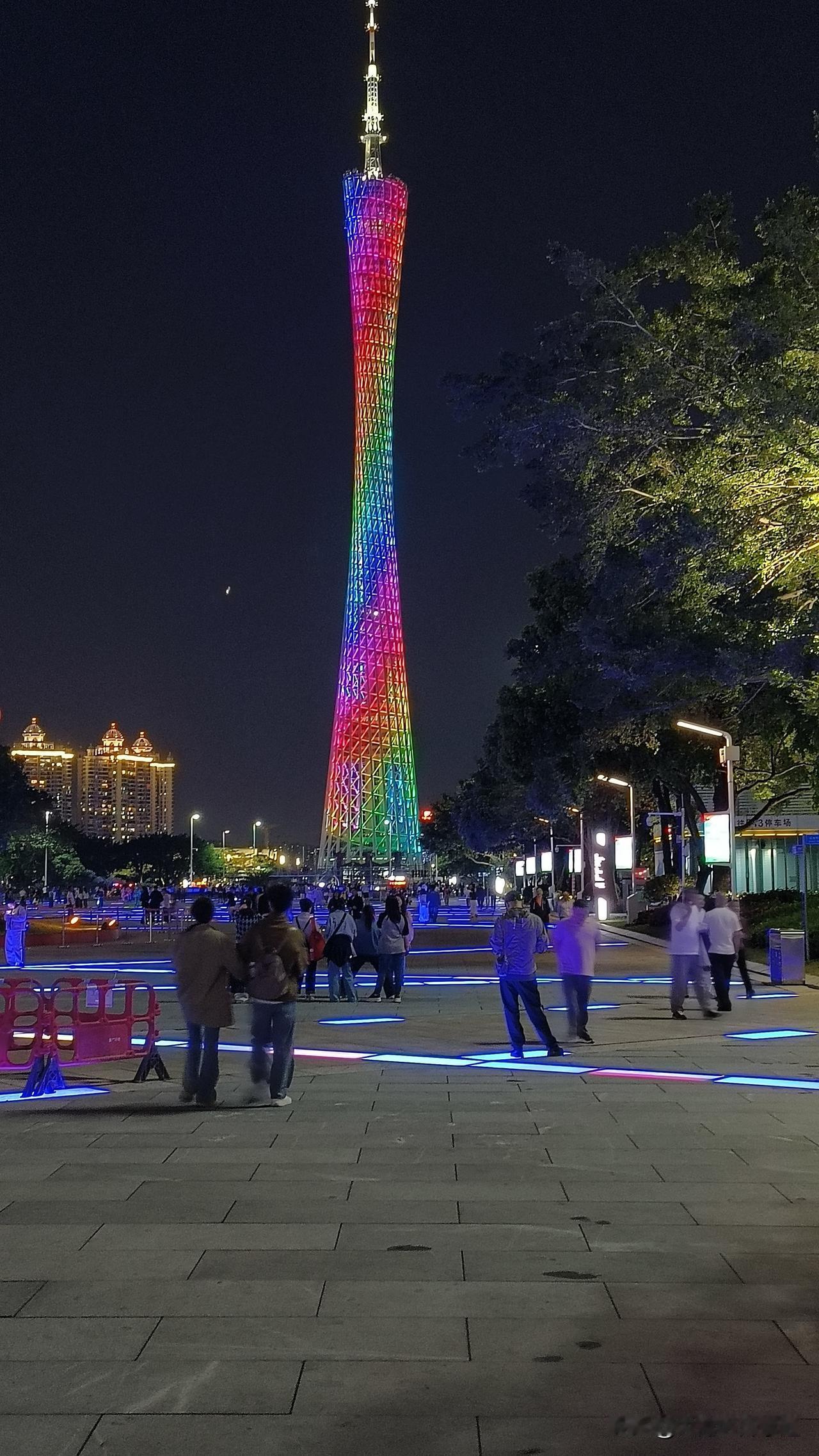 2026年高考广州二模分数线公布！
物理类：985线609分，211线589分，