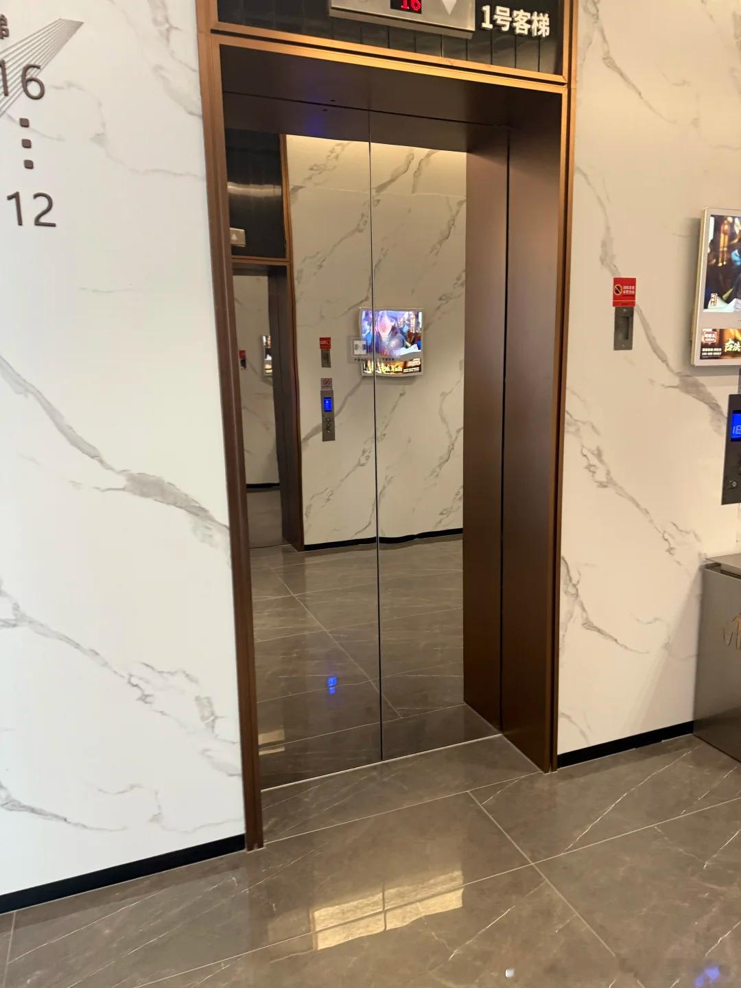 老唐实盘的朋友们，目前持仓都已安排妥当，助理和技术部的同事目前全程在盯着。当前市