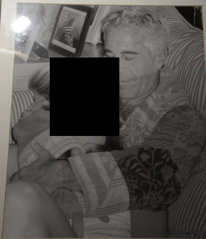 【黄金时代】更多爱泼斯坦和年轻女孩的照片放出，大家上眼。美国和欧洲当代史川普主义