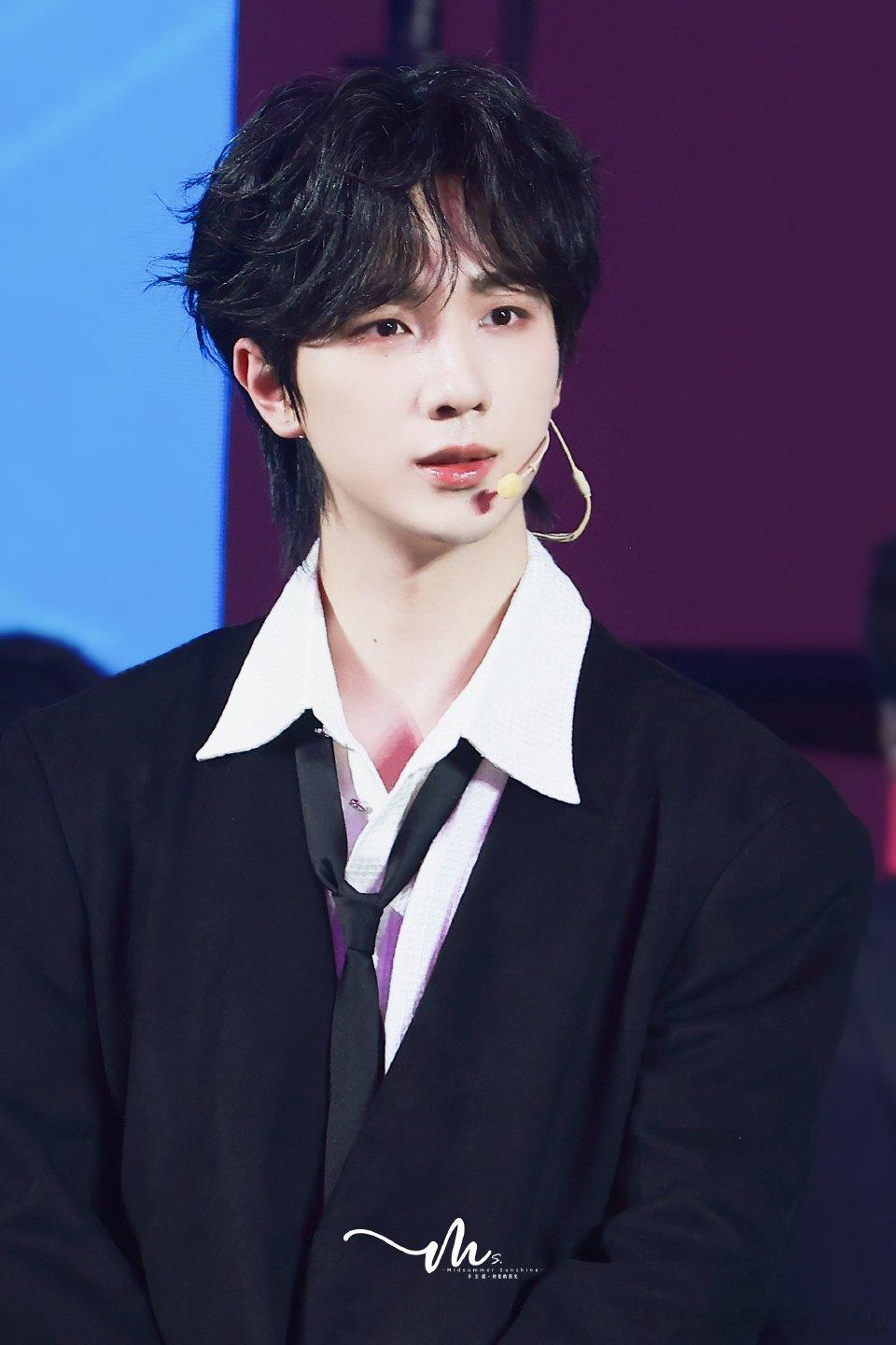 李宏毅LHY李宏毅沈孝何其有幸能够与你相逢，往后漫长岁月，热爱因你而一直滚烫热烈