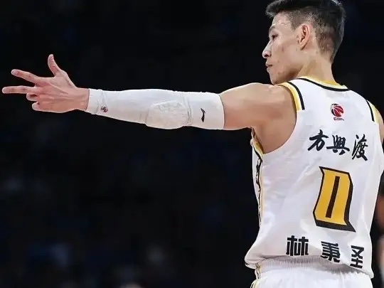 CBA签约消息：据广厦男篮官方报道，经俱乐部与运动员本人友好协商并充分尊重其个人
