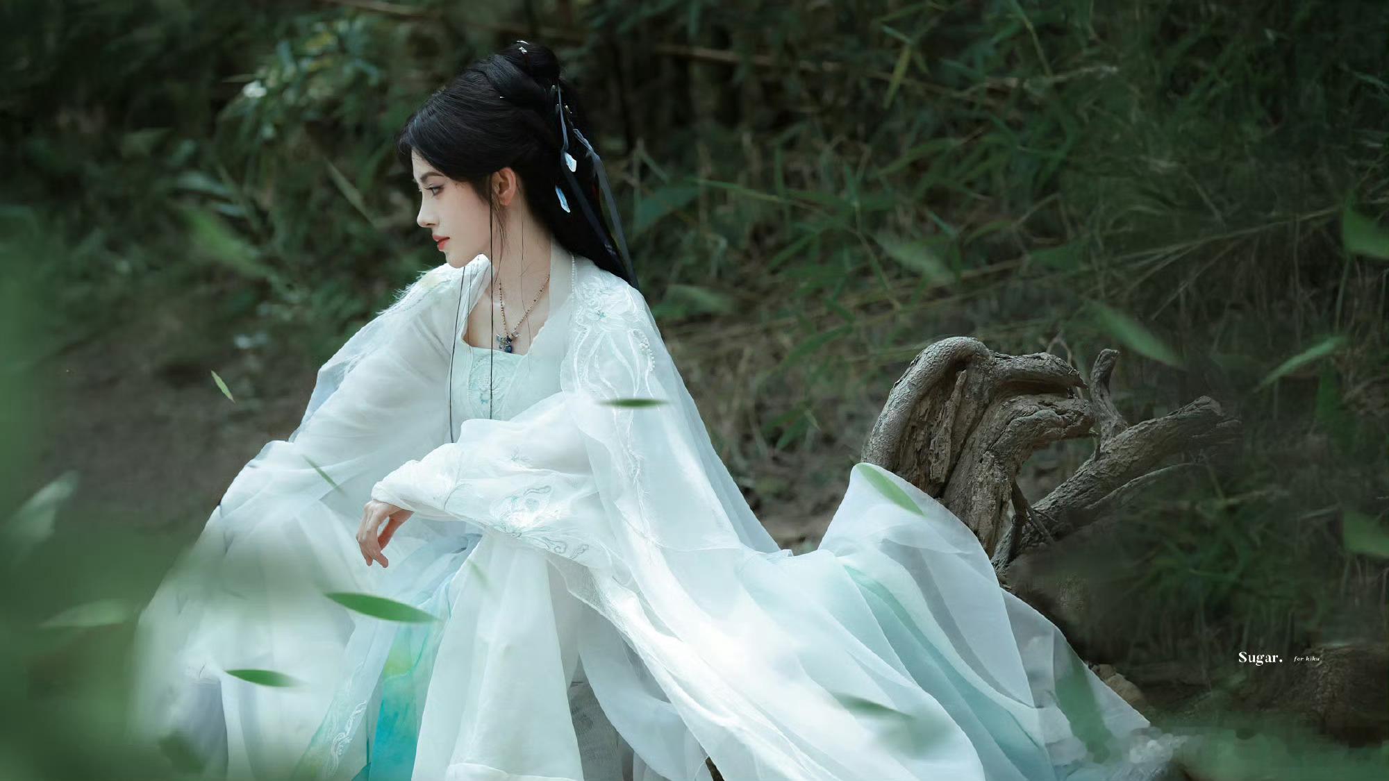 鞠婧祎破茧流光的美鞠婧祎新造型绝美破茧，眼神带飒气场全开！ ​​​