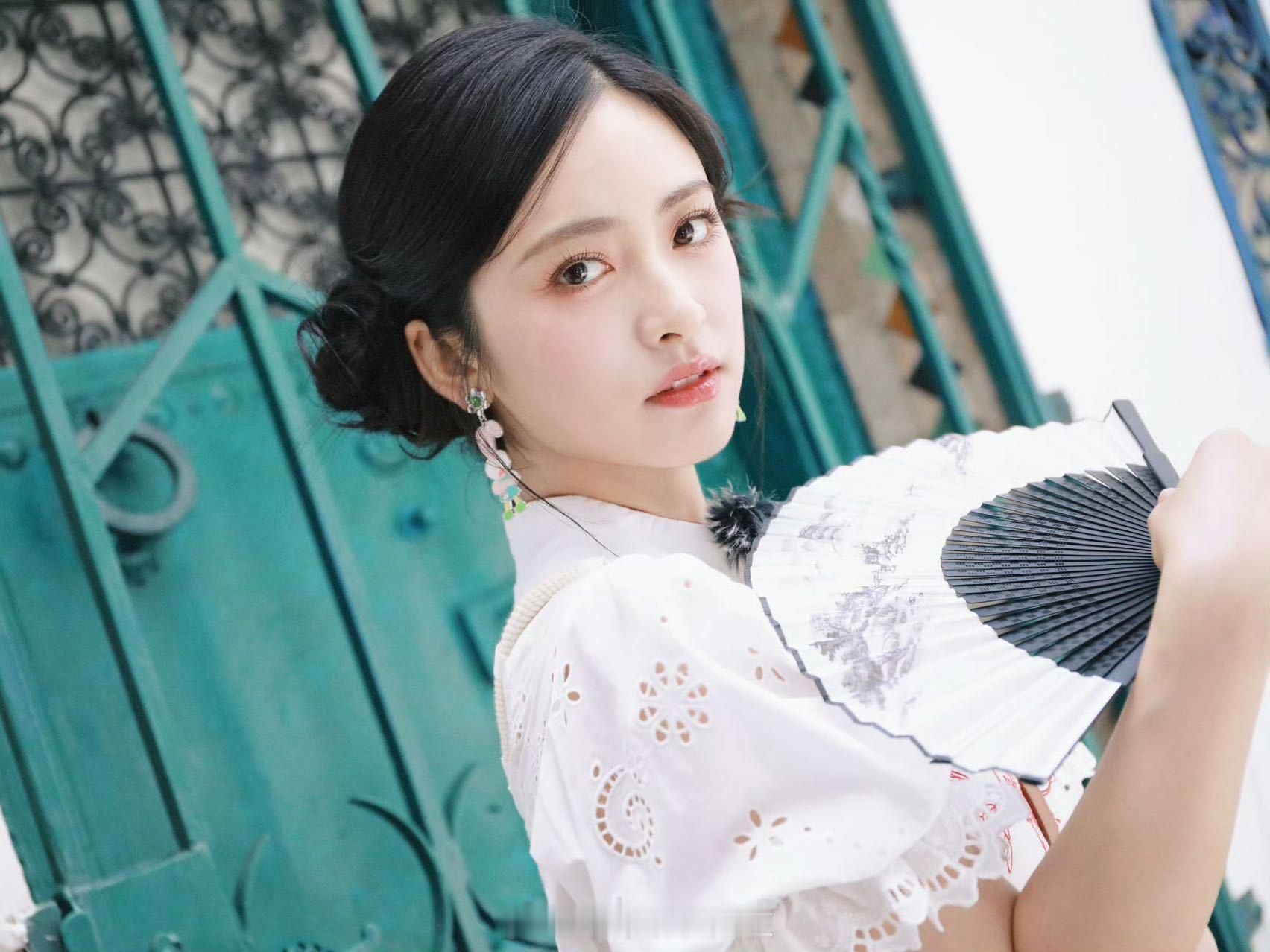 沈月小嘴一嘟就是包沈月学习能力好强，学什么都好速度捏，小嘴一嘟就是干，这样有执行