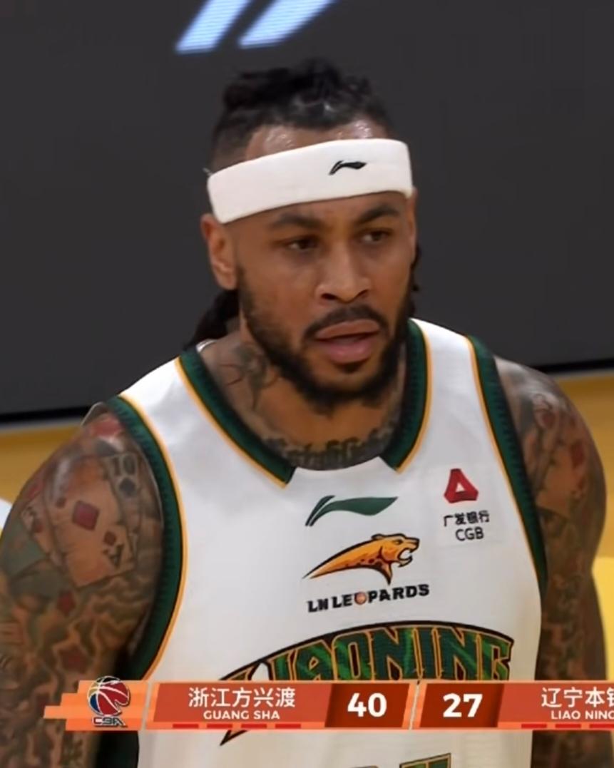 辽宁客场对广厦这场球，不但赢不了，就是想追个把分都难！因为裁判对辽宁队防守动作太