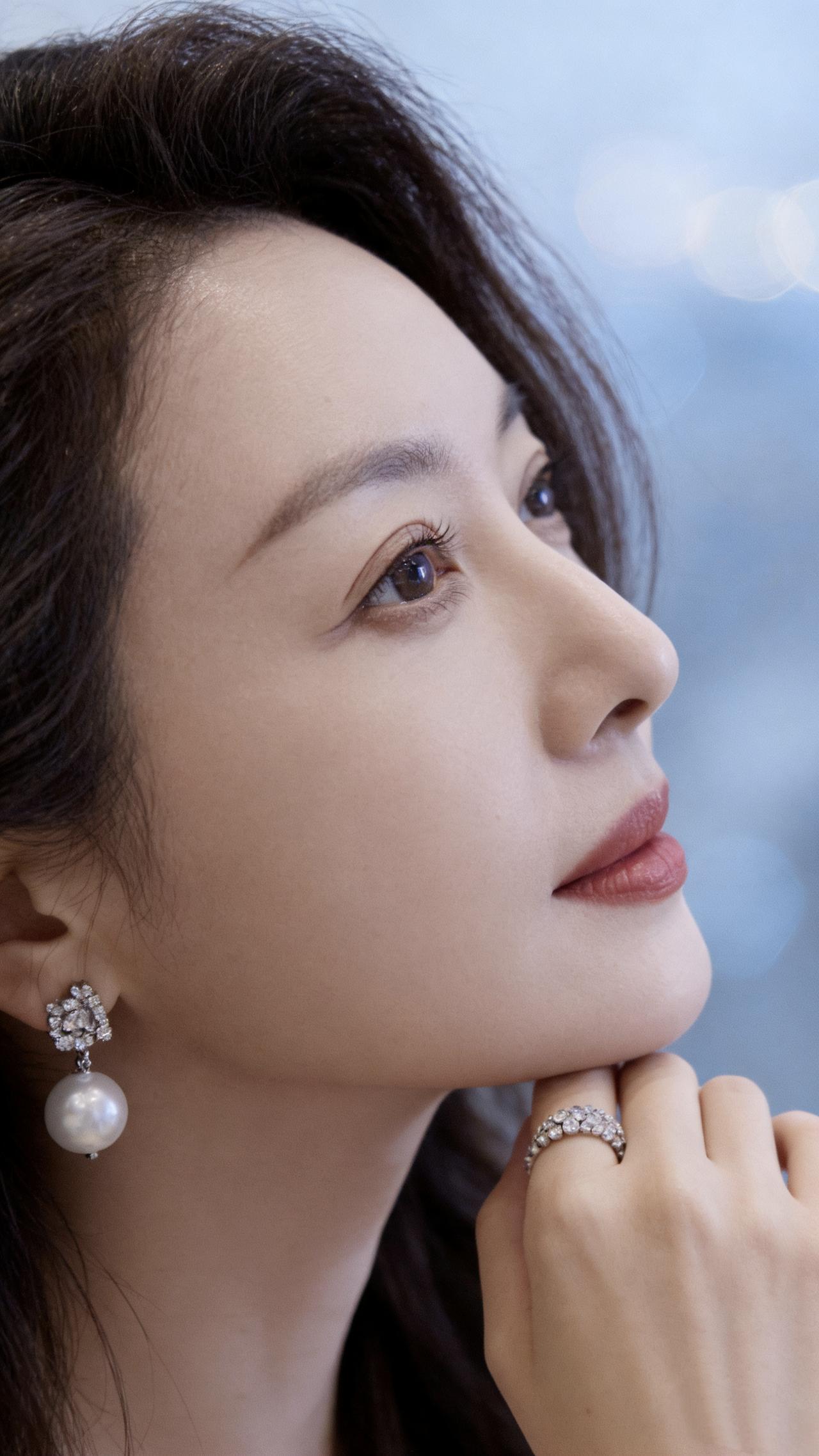 玉佩轻摇，风华绝代。