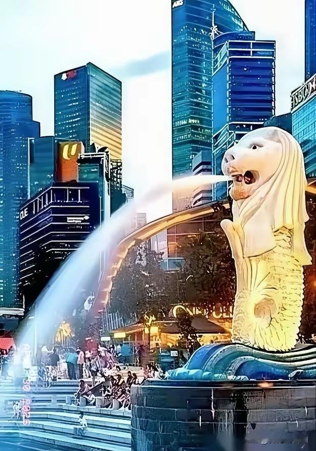 新加坡有条规矩，狠得让人后背发凉。
 
它不问一个官员收了谁的钱，也不在乎饭局上