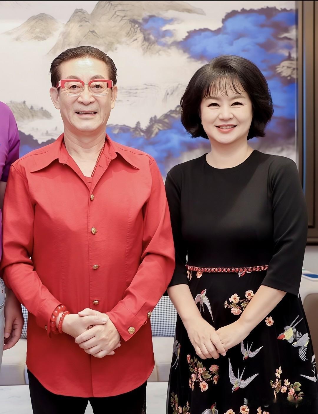 鞠萍&六小龄童同框啦！

家人们谁懂啊！60岁鞠萍姐姐和67岁六小龄童同框，状态