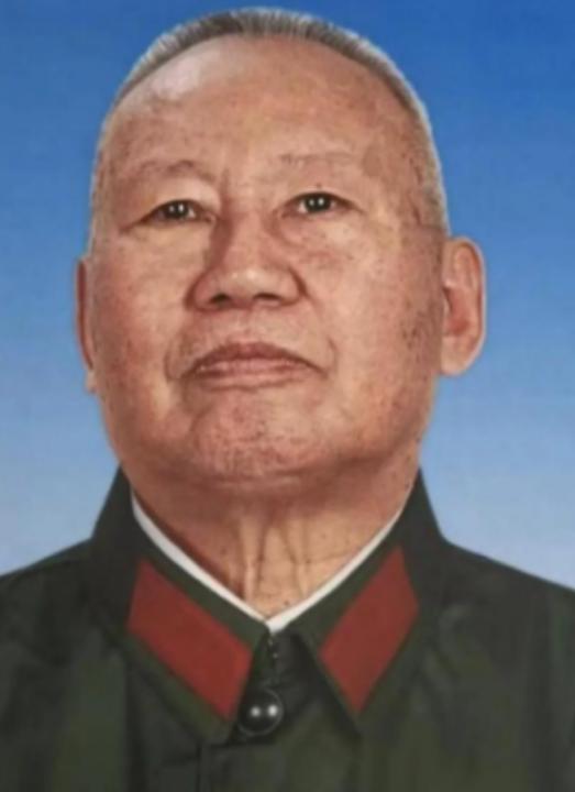 1978年，原空军副司令张积慧被撤职，被关了两年后，转业的他，到成都420厂当副