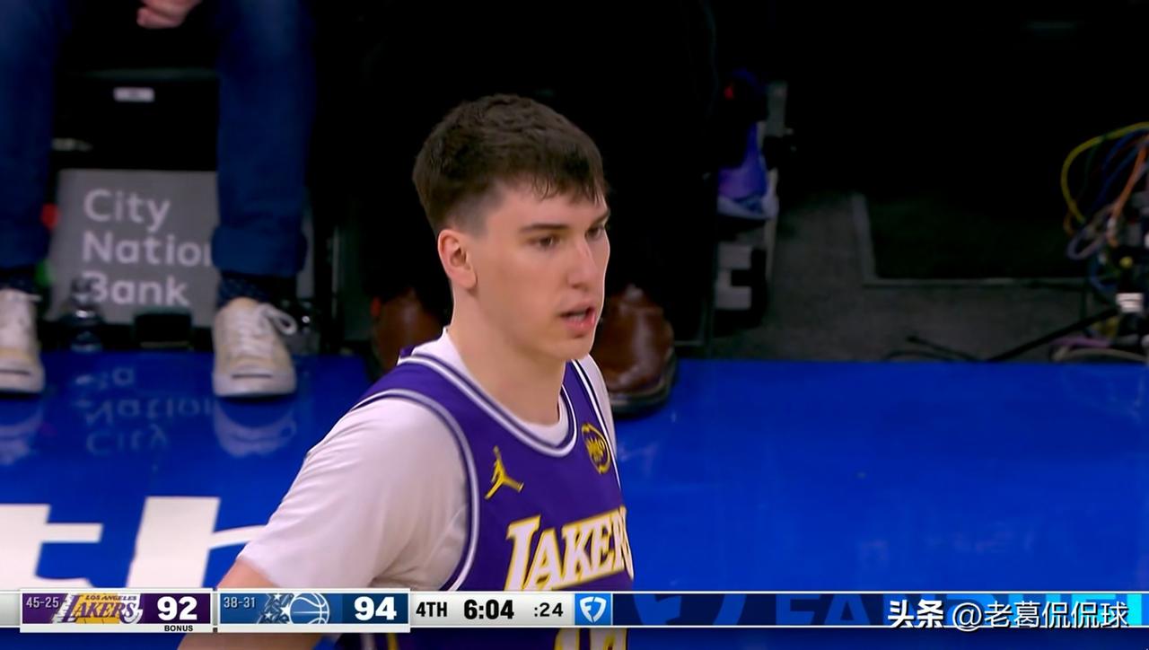 湖人大将拉拉维亚又迷迷失了自我！虽然湖人今天在客场以105：104险胜魔术，但是